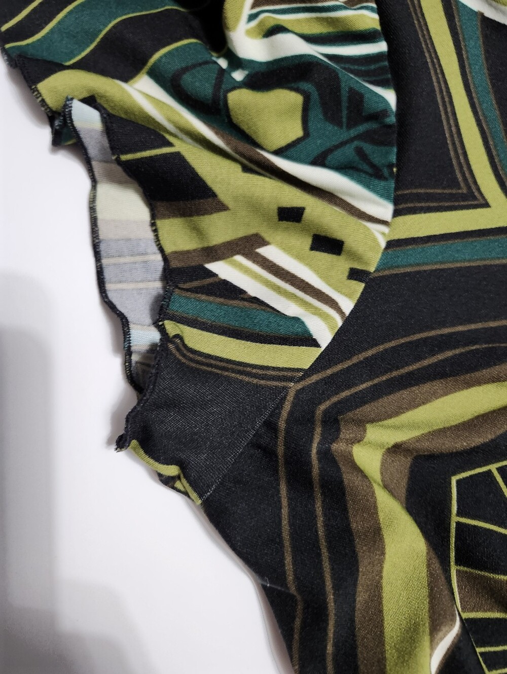 Penningtons Green Geometric Print Twist-Front Top size X - Picture 9 of 11